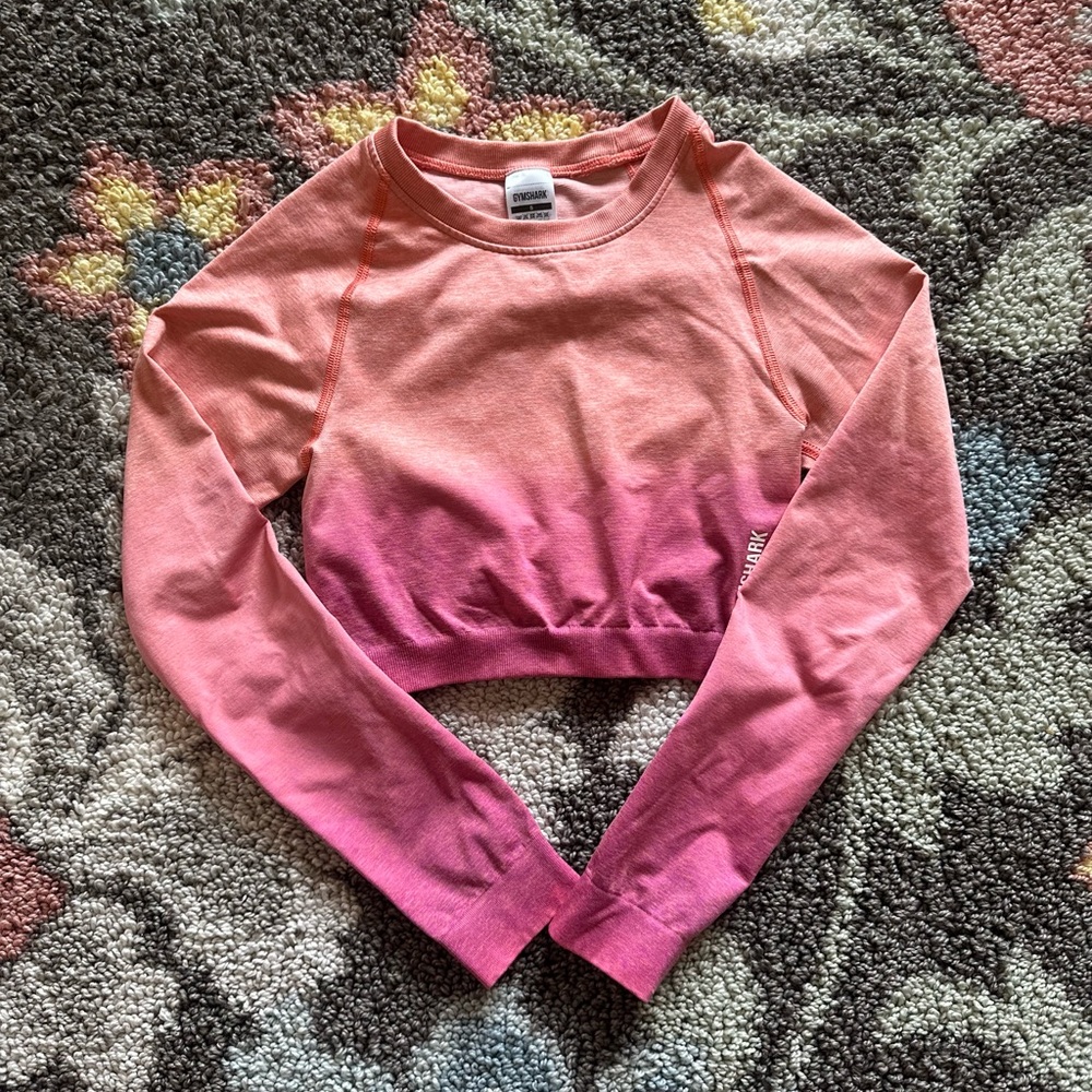 Gym Shark cropped, long sleeve work out top with ruched back.
